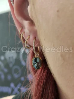 Charms - czarna czaszka - złoty - D-012