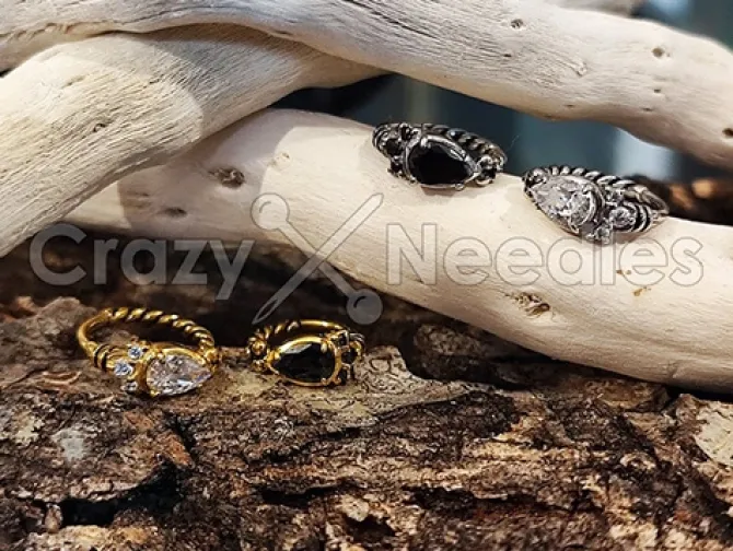 Kolczyk kółko clicker złoty z czarnymi cyrkoniami - K-012