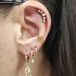 Nakrętka z białymi cyrkoniami i łańcuszkami - złoty - TNA-182