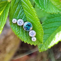 Tytanowa nakrętka cluster z morską cyrkonią - srebrny - TNA-197