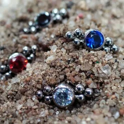 Tytanowa nakrętka z granatową cyrkonią i kulkami - TNA-022