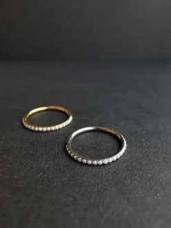 Tytanowe kółko clicker z białymi koralikami - złoty - TK-024