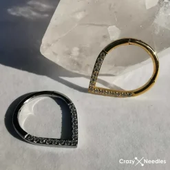 Tytanowy kolczyk clicker z białymi cyrkoniami - złoty - TK-057