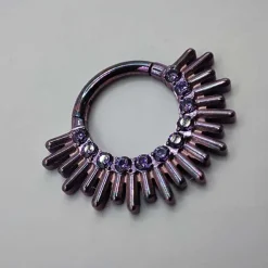 Tytanowy kolczyk clicker z fioletowymi cyrkoniami - srebrny - TK-055