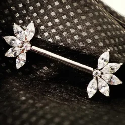 Tytanowy kolczyk do sutka z białymi cyrkoniami - srebrny - TI-011