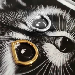 Tytanowy kolczyk D-ring - złoty - TK-009