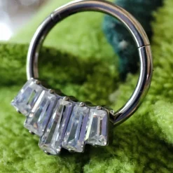 Tytanowy kolczyk kółko clicker z cyrkoniami - srebrny - TK-012