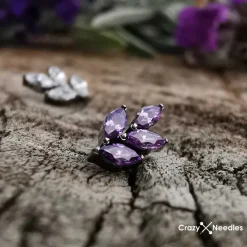 Tytanowy kolczyk labret listki z fioletowymi cyrkoniami - srebrny