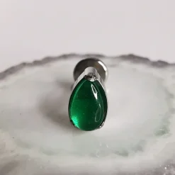 Tytanowy kolczyk labret z zielonym kamieniem Jadeit - srebrny