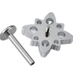 Tytanowy labret srebrny kwiat z niebieskimi cyrkoniami - TGW-106